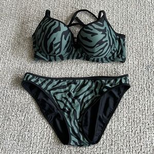 Bar III bikini, top L bottoms M